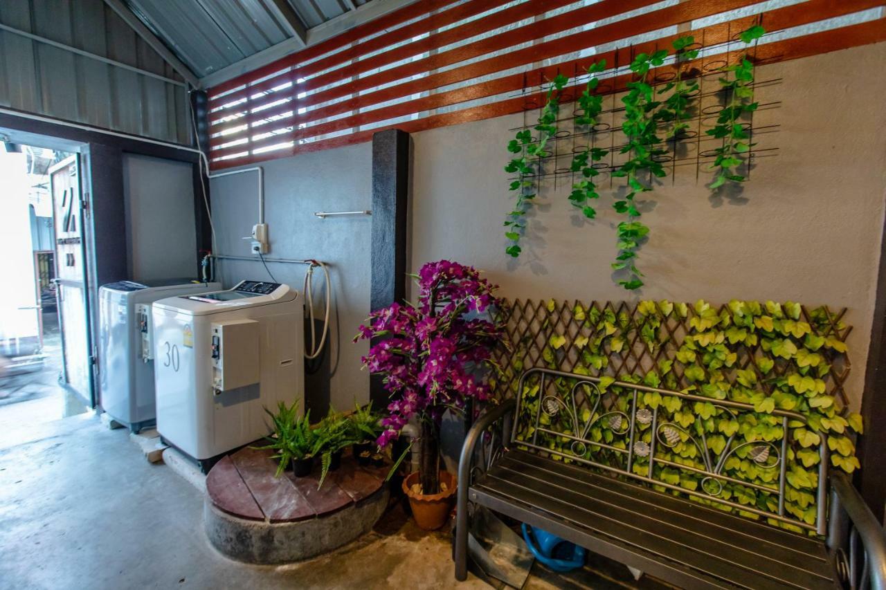 The Z Nite Hostel Phuket Exterior foto